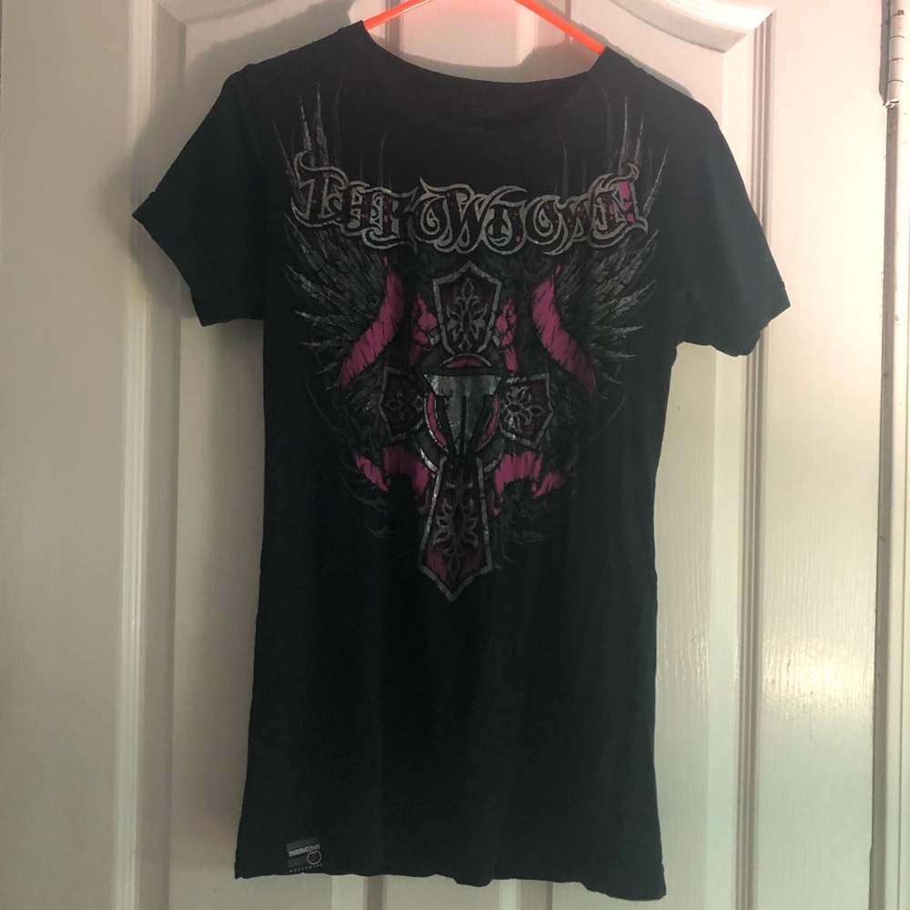 Throwdown Premium t-shirt in black,pink large EUC
